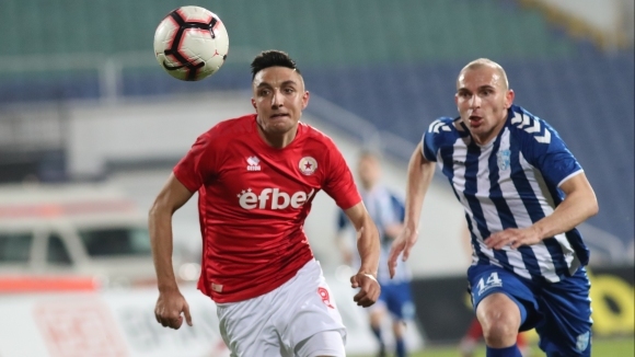 Българският футболен съюз чака отговор от клубовете от Втора лига