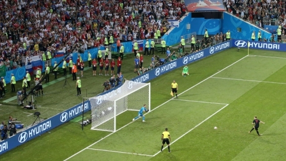 Защо наричаме дузпата точно дузпа Очевидно не е българска дума