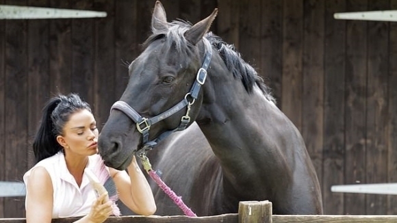 Въпреки социалната изолация заради пандемията от коронавирус Кати Прайс намери