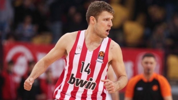 Александър Везенков продължи победния си път в БФБ е баскет лигата