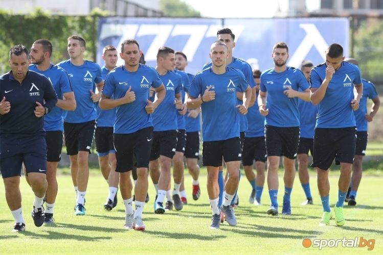 Представителният отбор на Левски ще поднови тренировъчни занимания на 15