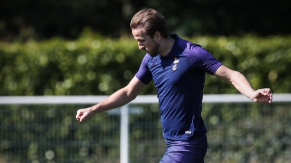 Нападателят на Тотнъм Хари Кейн започна тренировки с отбора съобщи