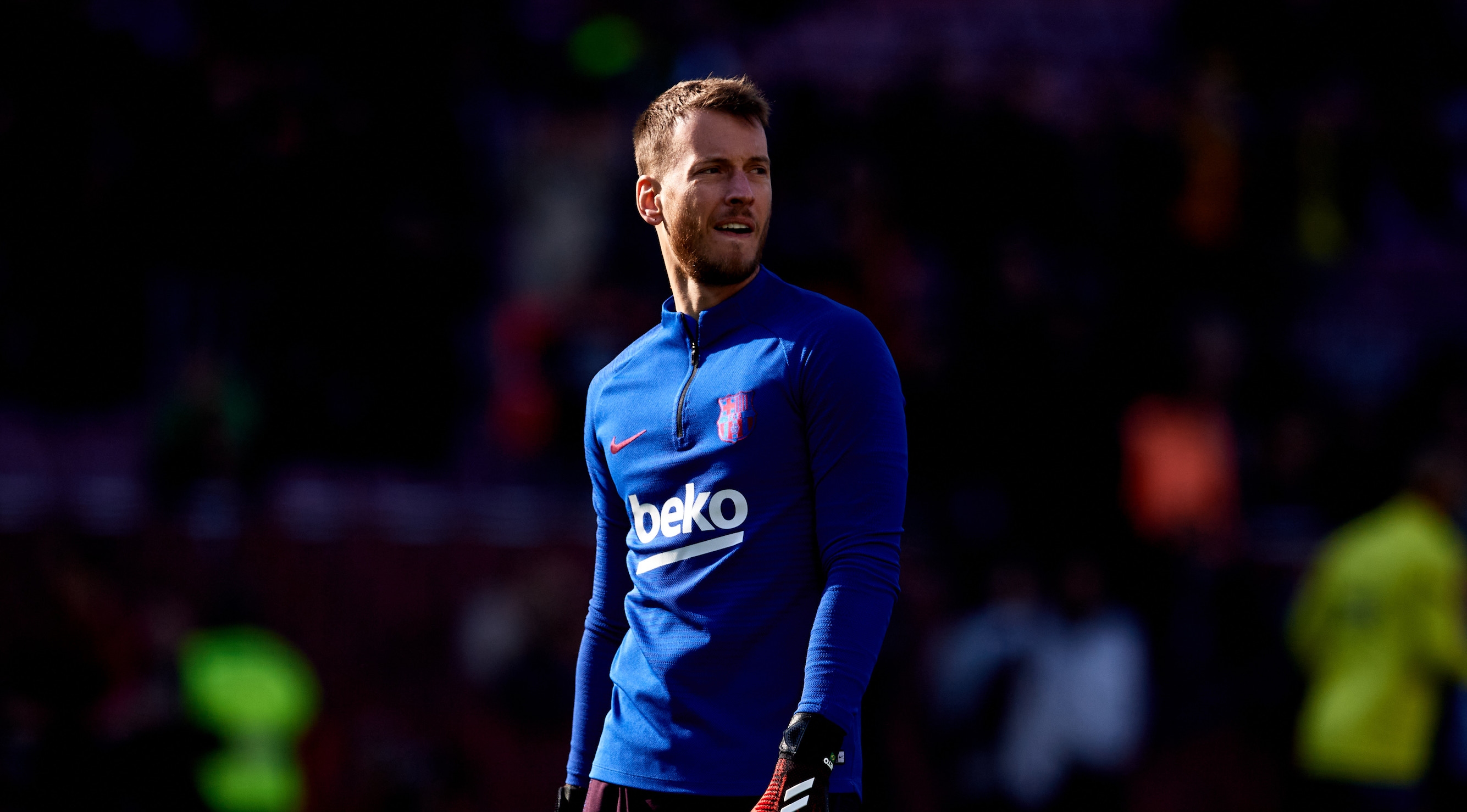 Арсенал проявява интерес към вратаря Нето от Барселона съобщава Сънди