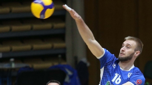 Волейболистът на Левски София Трифон Лапков продължава кариерата си в