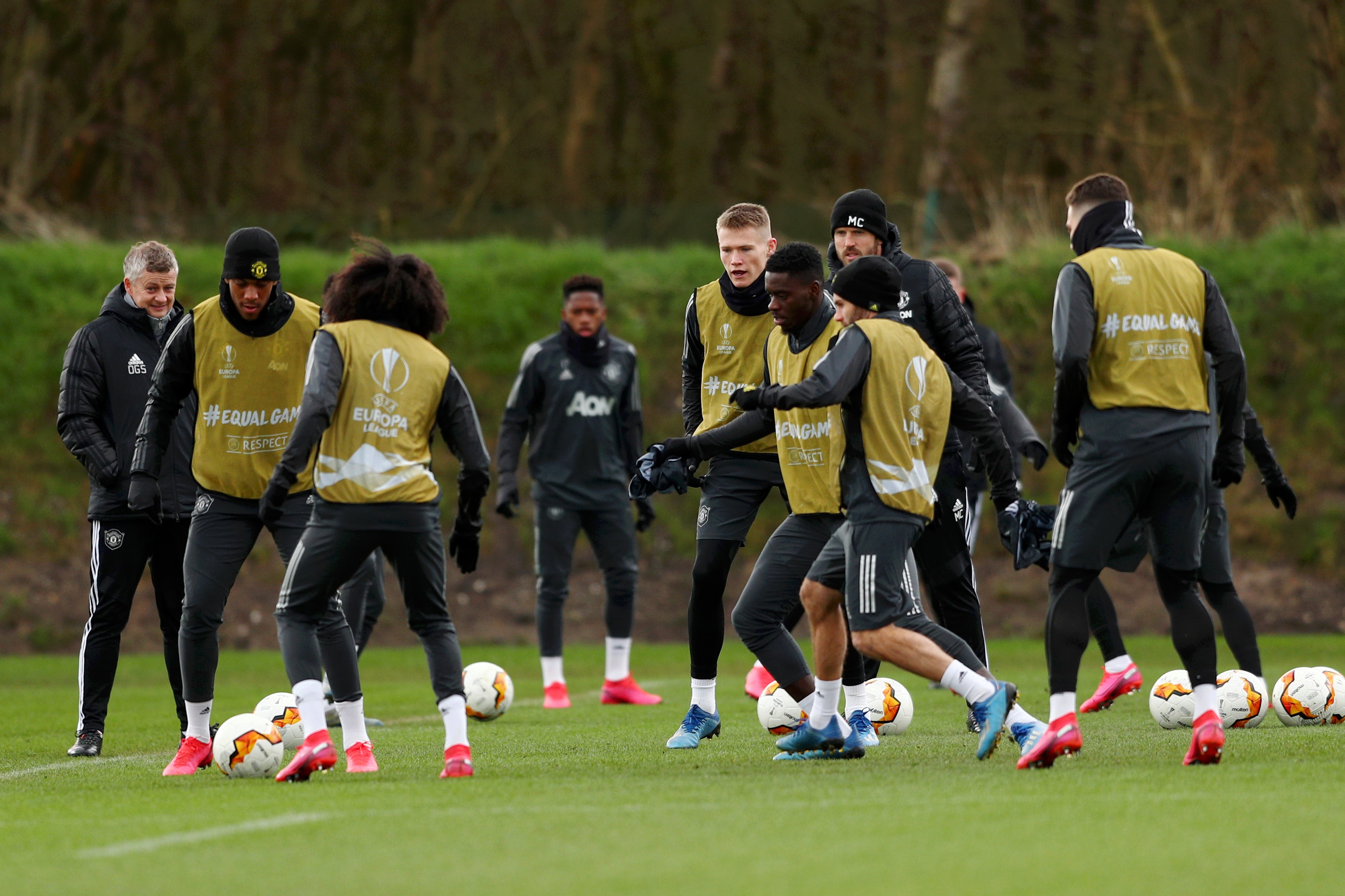 Играчите на Манчестър Юнайтед подновяват тренировки след повече от два