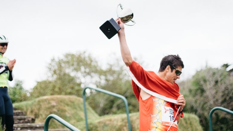 Бегач от остров Ман избяга 19 маратона за 19 дни