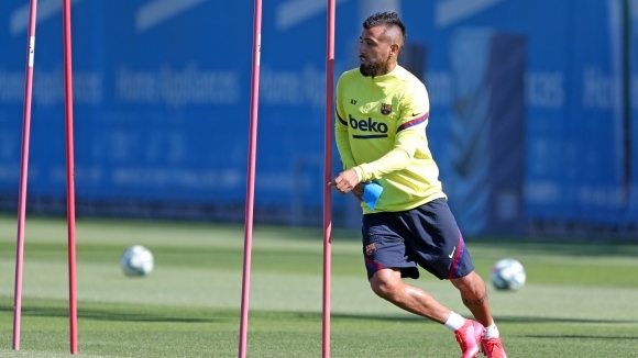 Халфът на Барселона Артуро Видал коментира думите на бившия си