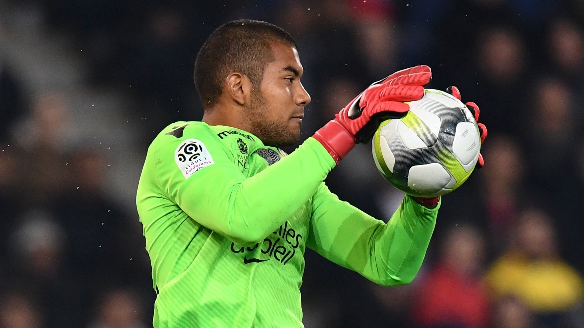 Вратарят на Ница Валтер Бенитес подписа нов договор съобщи на