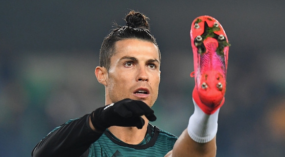 Португалската суперзвезда на Ювентус Кристиано Роналдо показа нова визия 35 годишният