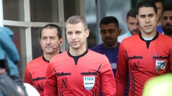 Двама елитни рефери отпаднаха от ранглистата за мачовете до края