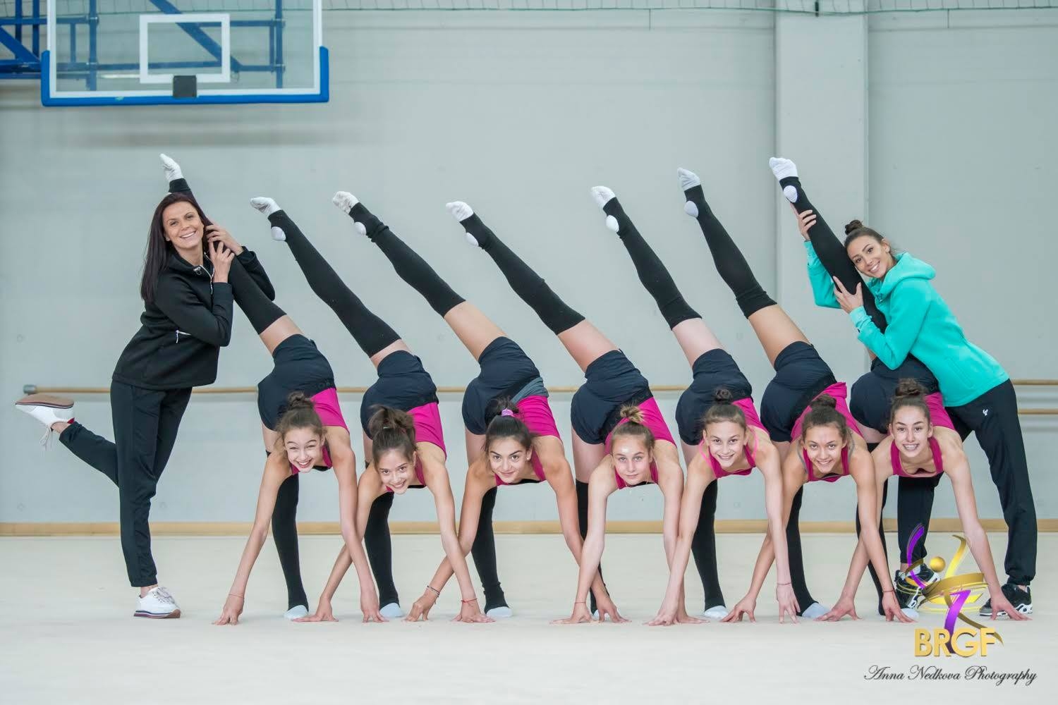 Националният ансамбъл по художествена гимнастика девойки вече е в