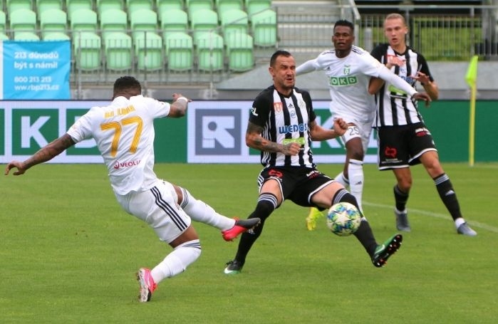 Карвина и Чешке Будьовице направиха нулево равенство в среща от