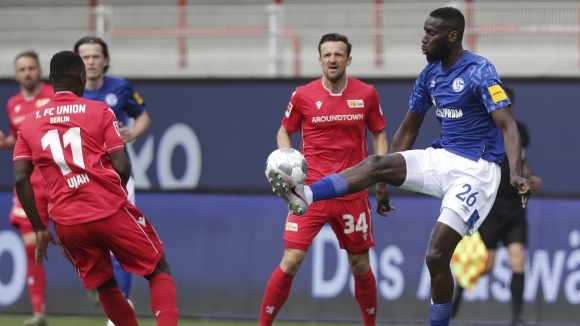 Кризата в Шалке се задълбочи с подновяването на Бундеслигата Тимът