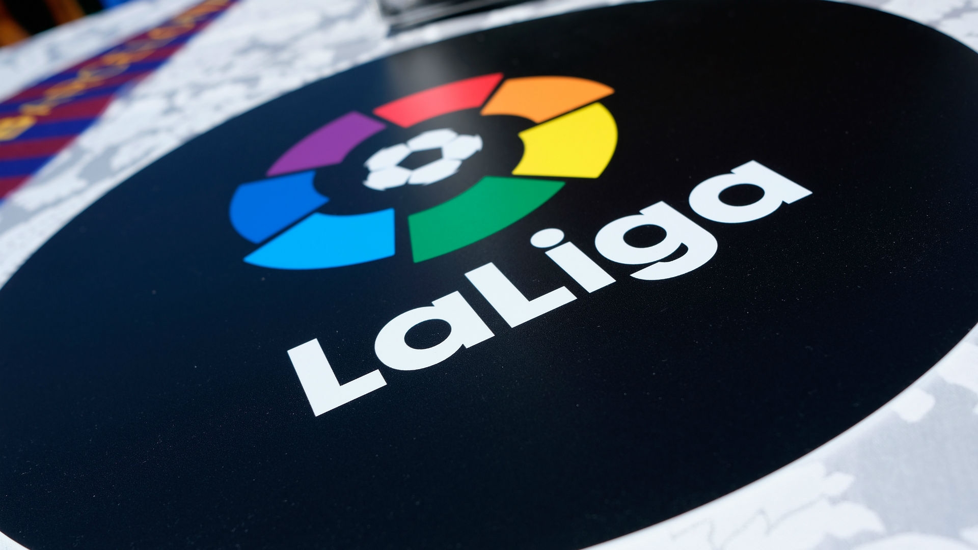 Испанското футболно първенство ще използва виртуални трибуни в телевизионните си