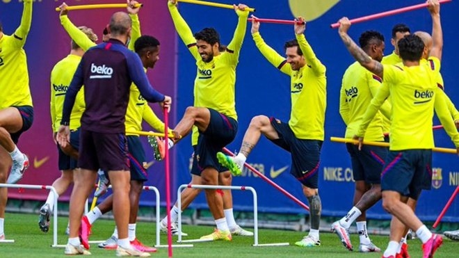 Капитанът на Барселона Лионел Меси поднови отборни занимания тази сутрин