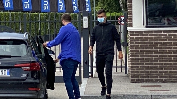 Днес младокът Никола Илиев пристигна на тренировъчната база на Интер