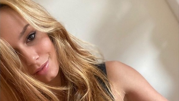 Чаровната българска тенисистка Юлия Стаматова беше изненадана с красив букет