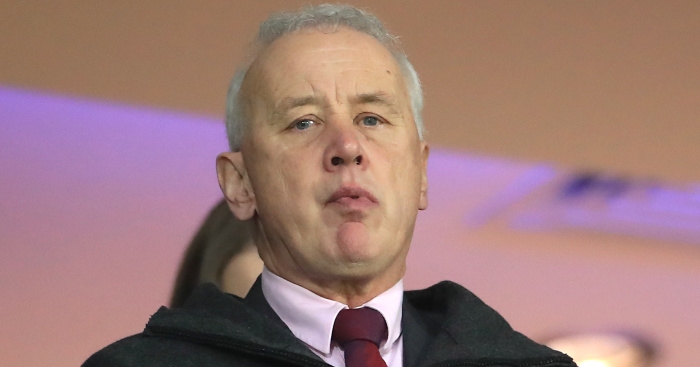 Президентът на Английската футболна лига Рик Пари предупреди че опасността