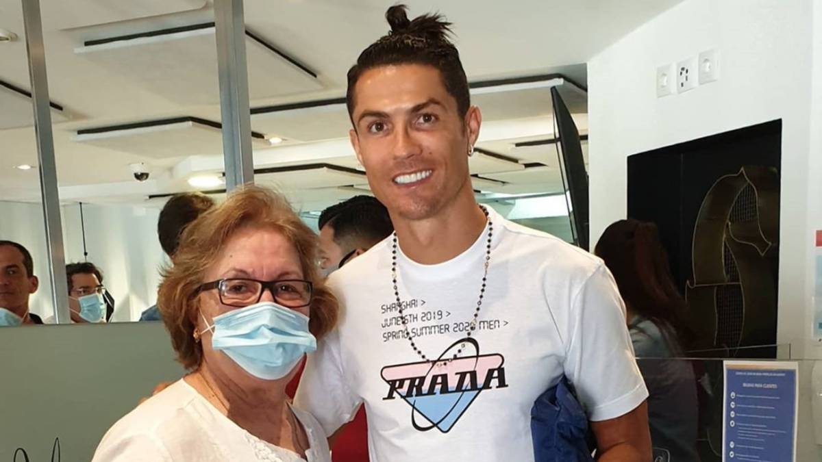 Суперзвездата на Ювентус Кристиано Роналдо е посетил Португалия в края
