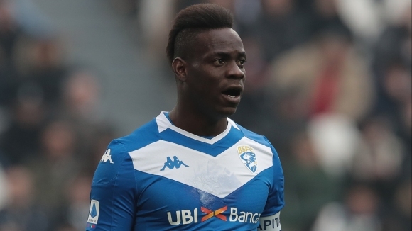 Нападателят Марио Балотели ще съди досегашния си клуб Бреша за