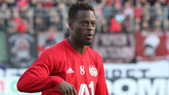 Футболистът на ЦСКА София Едвин Джеси ще пътува до Истанбул за