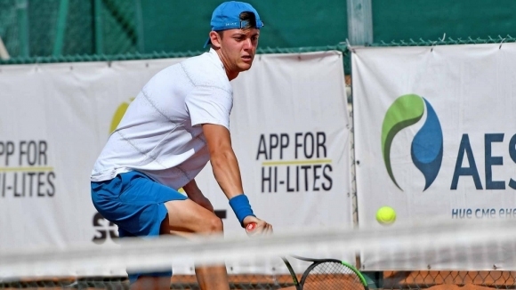 Националът на България за Купа Дейвис Александър Лазаров постигна първа