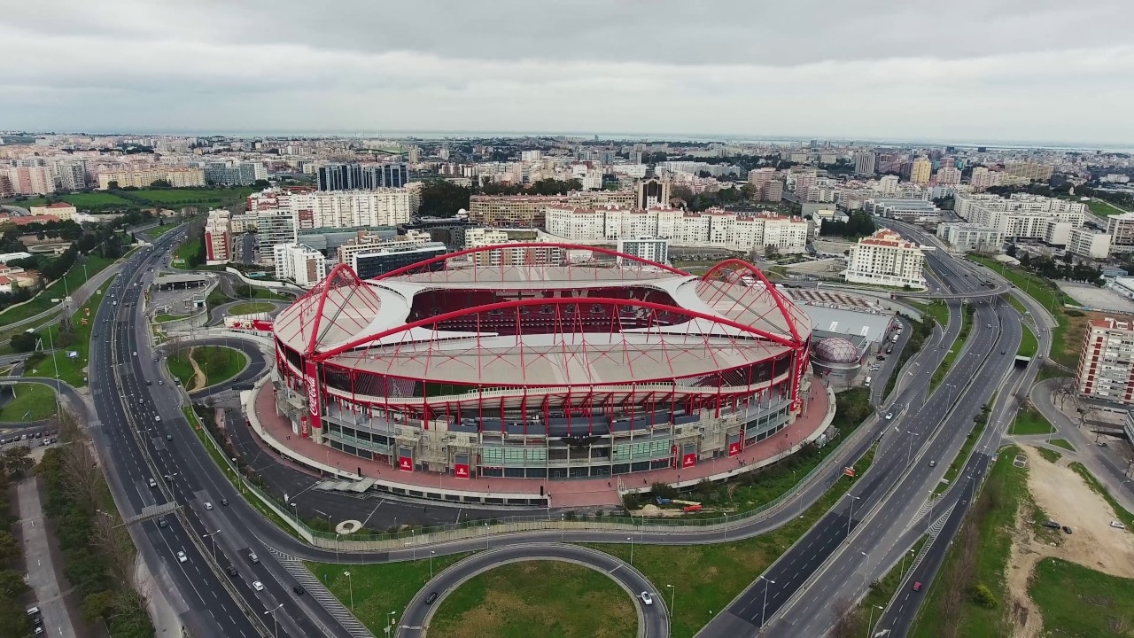 Футболните фенове в Лисабон приветстваха новината от УЕФА, че градът