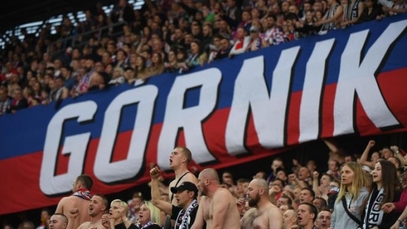 Футболните фенове ще се завърнат по стадионите в Полша след