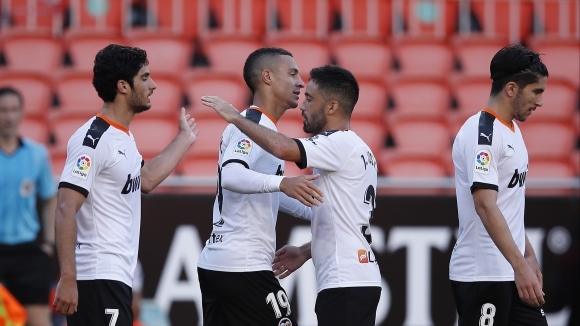 Отборът на Валенсия спечели с 2 0 у дома срещу Осасуна