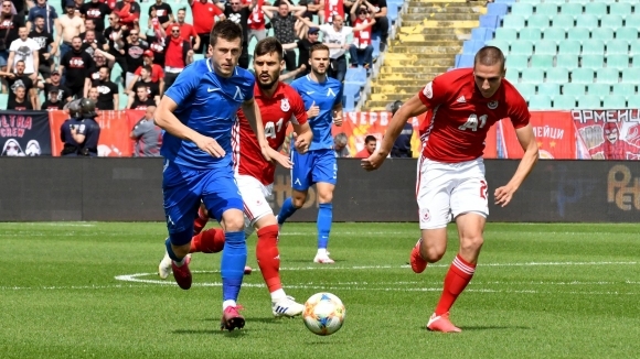 Забрана за изпълняване на функциите в 3 срещи и глоба