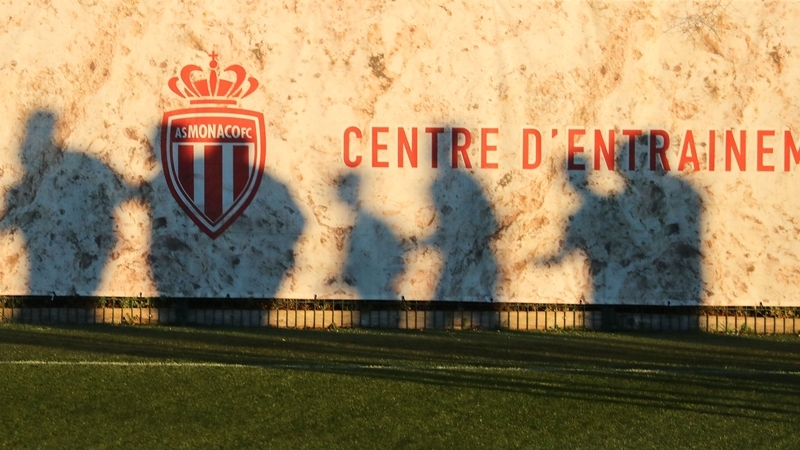 Френският футболен клуб Монако обяви че строителен работник е починал
