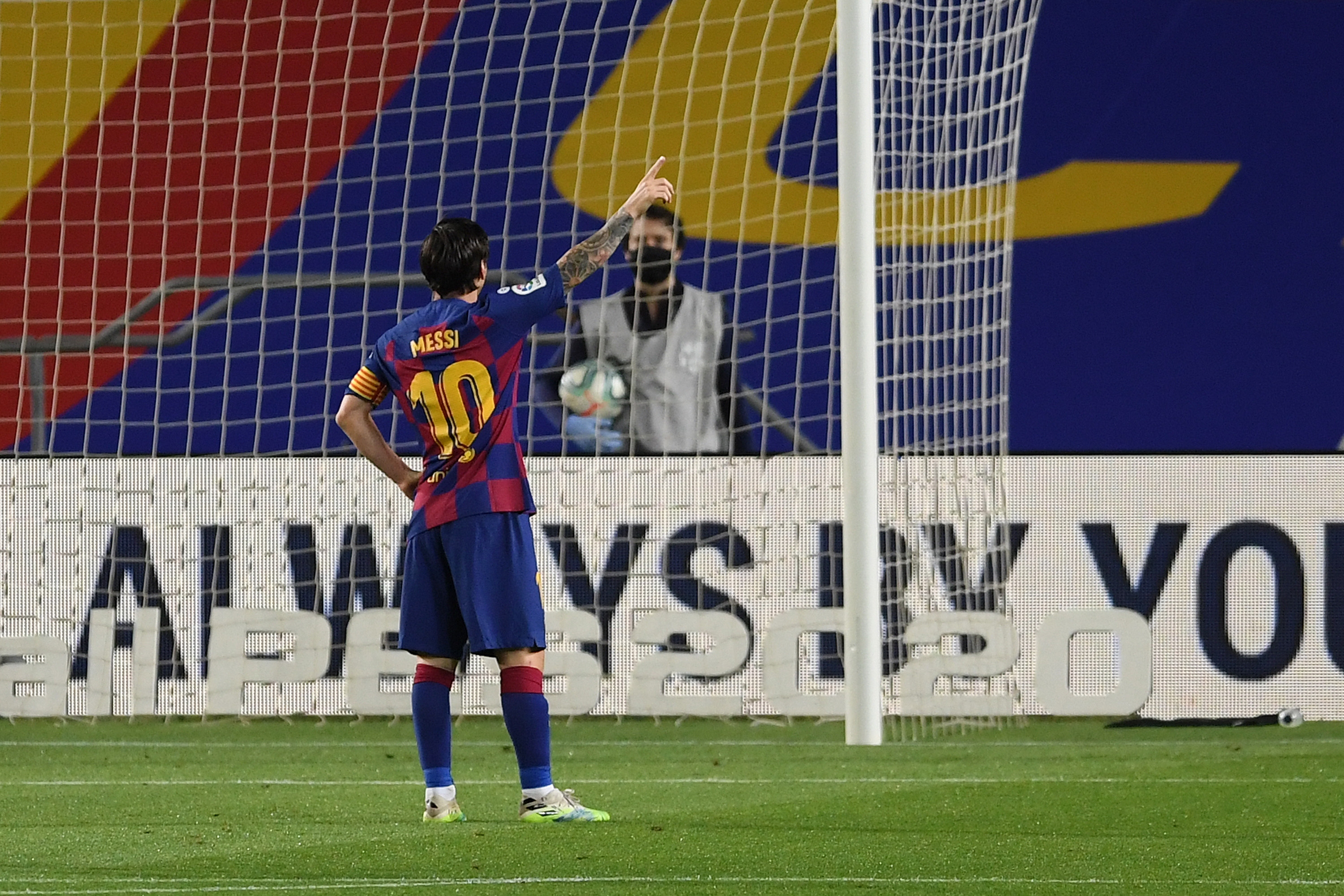 Аржентинската суперзвезда на Барселона Лионел Меси днес празнува своя 33 и