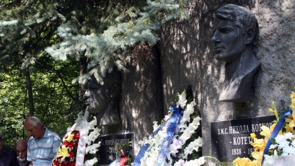 Мемориален комплекс в чест на легендата на българския футбол и
