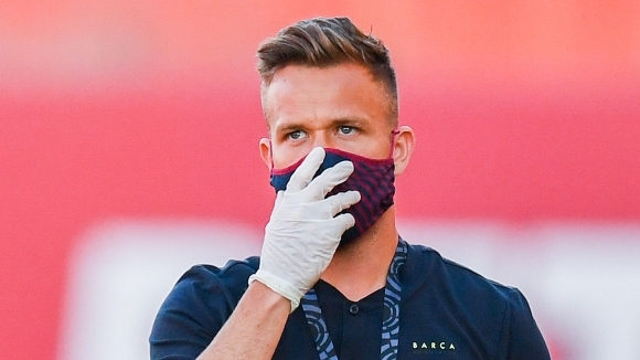 Полузащитникът на Барселона Артур който премина медицински тестове в Ювентус