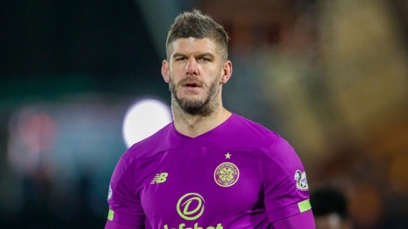 Вратарят Флейзър Форстър преминава от Саутхамптън в Селтик съобщиха от