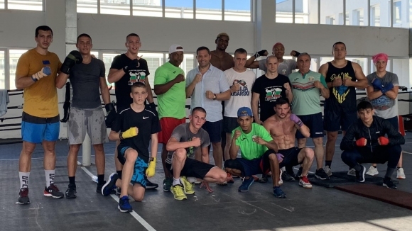 Президентът на федерацията по бокс Красимир Инински посети лагера на