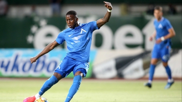 Турският гранд Галатасарай е пра shy тил човек на дву shy боя между Берое