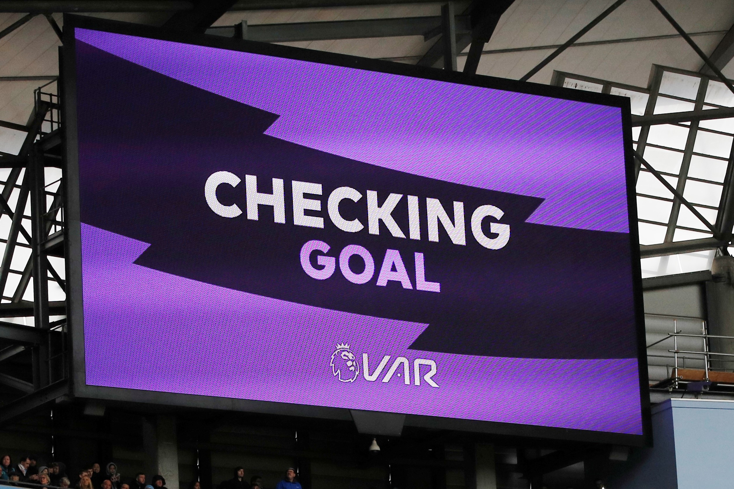 УЕФА отложи началото на използването на BAP в груповата фаза