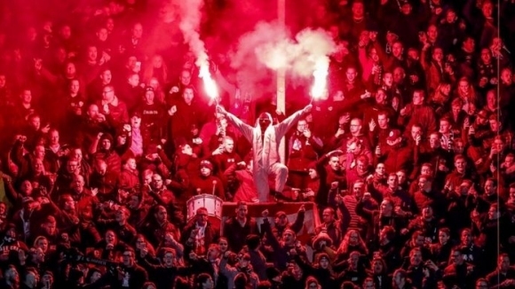 Феновете ще могат да се върнат на стадионите в Нидерландия