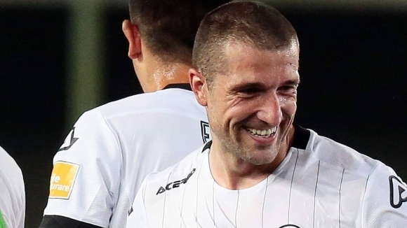 Българският нападател Андрей Гълъбинов вкара гол, даде асистенция, но за