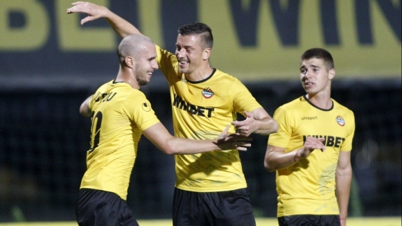 Ботев Пловдив поиска съдии от чужбина за мача със Славия