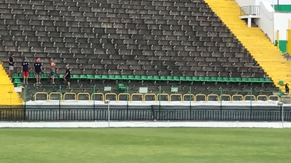Монтирането на седалки на стадион Христо Ботев в Благоевград започна