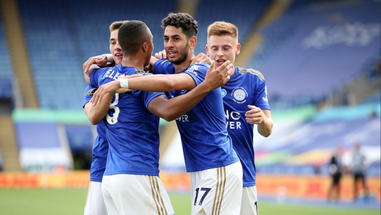 Лестър продължава лютата битка за място в Шампионската лига след