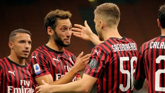 Отборите на Милан и Болоня играят при нулево равенство в