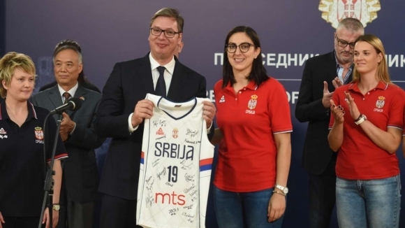 Сръбският президент Александър Вучич се е записал да следва във