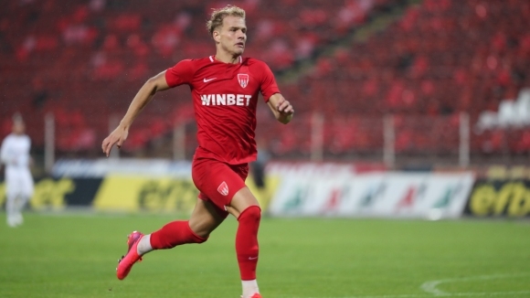 Левски проявява интерес към полузащитника Уесли Ната от Царско село