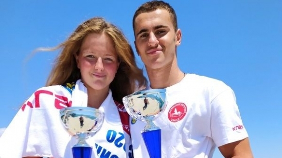 Двама от младите таланти на българското плуване Георги Цурев и