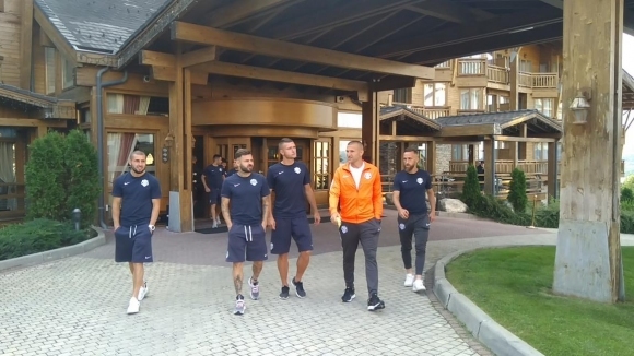 Футболистите на Арда Кърджали вече са в Разлог където ще