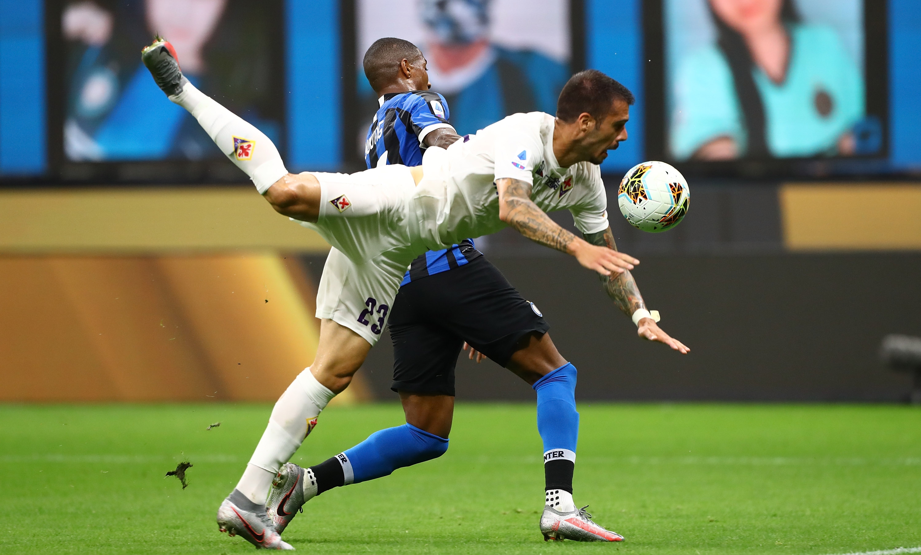 Интер приема Фиорентина в двубой от 35 ия кръг на Серия