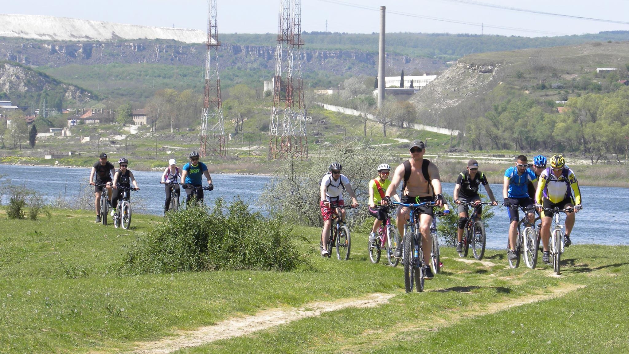 Велоклуб Устрем кани всички велосипедисти на традиционната си обиколка сред